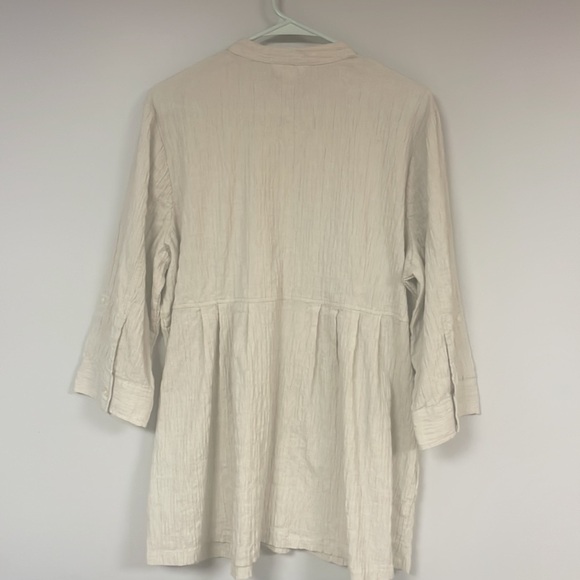 CJ Banks Women's Oatmeal/tan button down top/blouse, 1X, 3/4 sleeves, like new - Picture 3 of 7